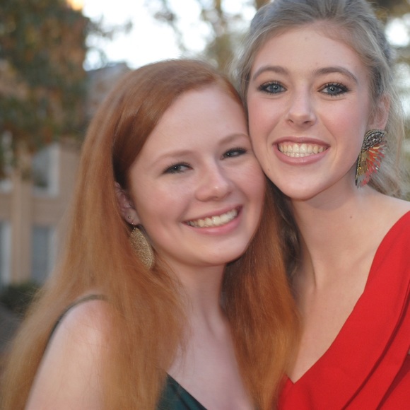 Meet your Posher, Olivia - Picture 1 of 1